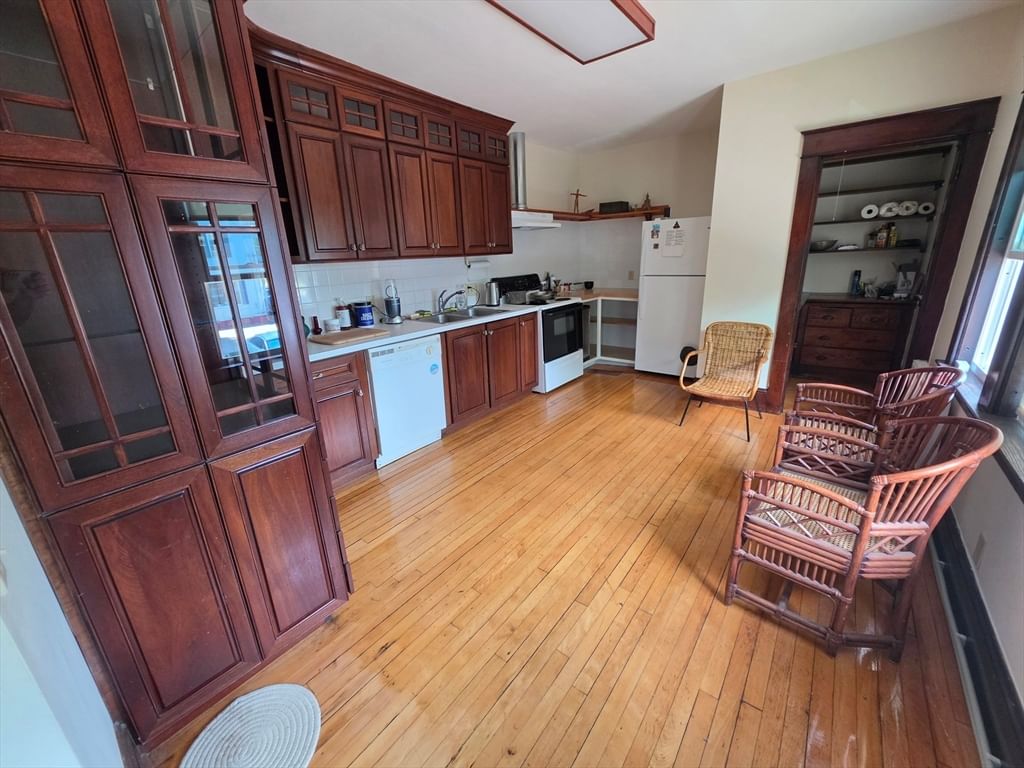 52 Maple St Northampton — Photo 15 of 23