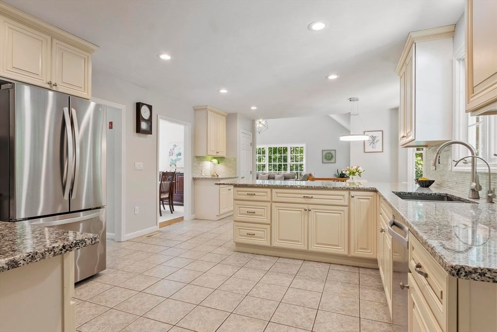 65 Whitney Ln Boxborough — Photo 13 of 38