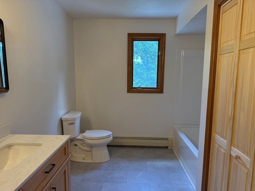 1174 Old Fall River Rd Dartmouth — Photo 10 of 40