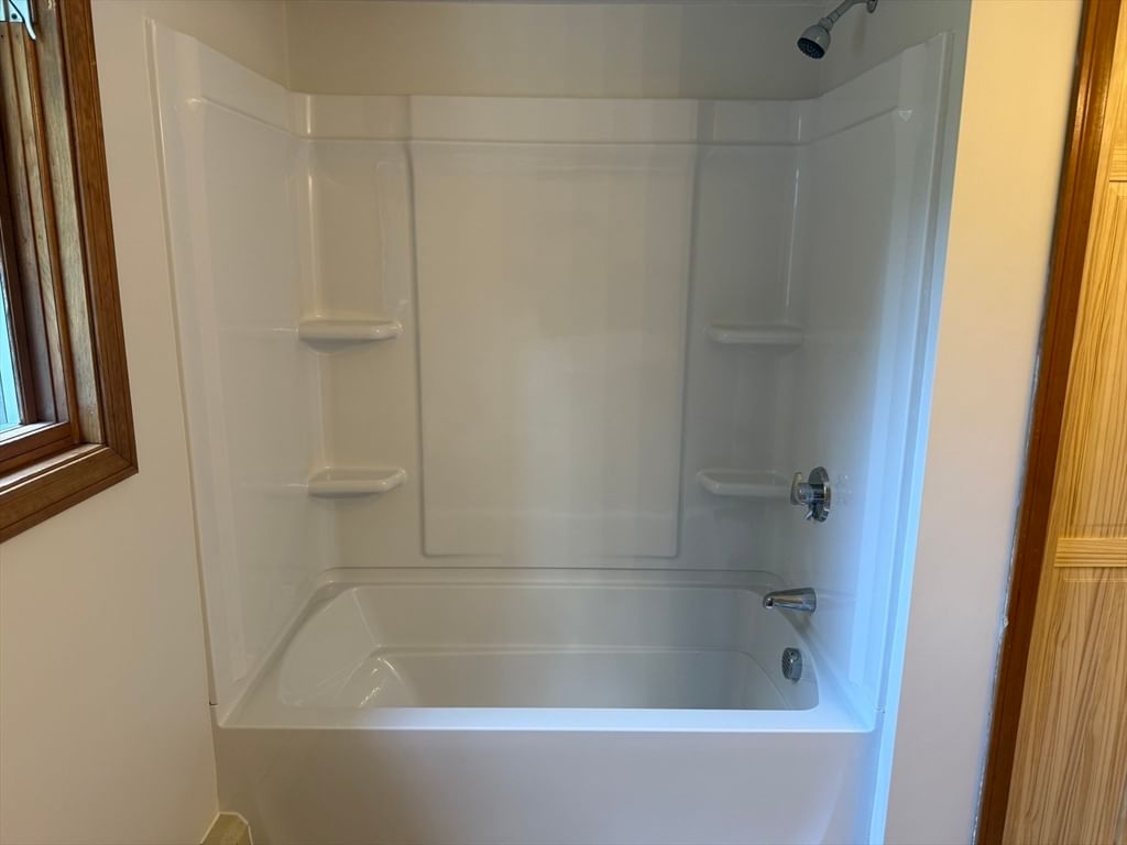 1174 Old Fall River Rd Dartmouth — Photo 11 of 40
