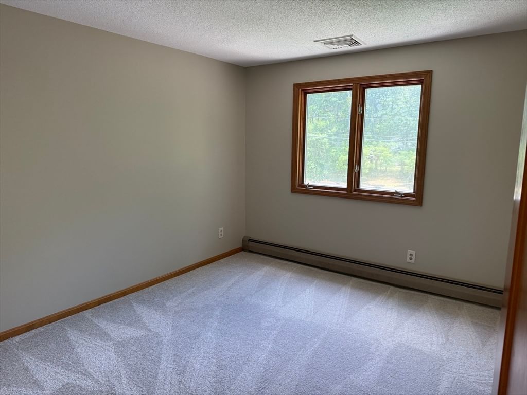1174 Old Fall River Rd Dartmouth — Photo 13 of 40
