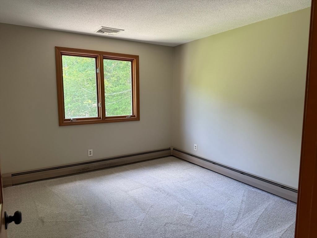1174 Old Fall River Rd Dartmouth — Photo 15 of 40