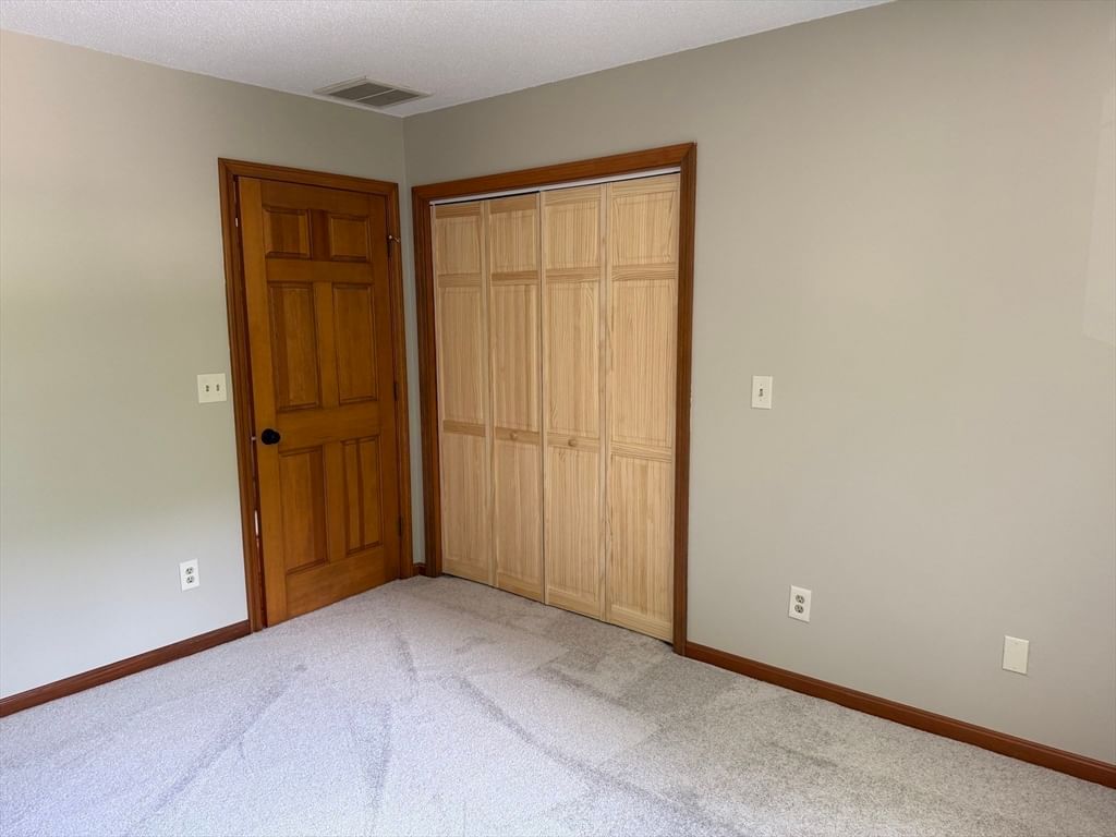 1174 Old Fall River Rd Dartmouth — Photo 16 of 40