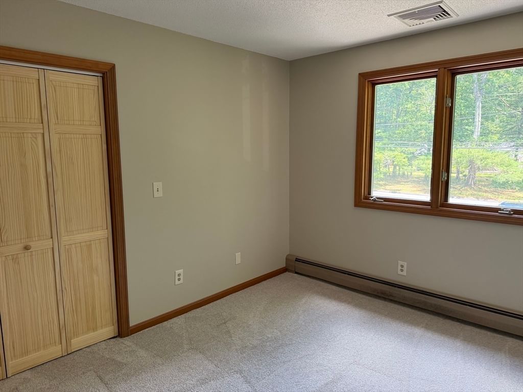 1174 Old Fall River Rd Dartmouth — Photo 17 of 40