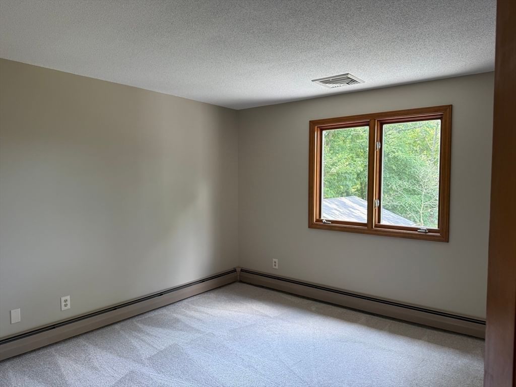1174 Old Fall River Rd Dartmouth — Photo 18 of 40