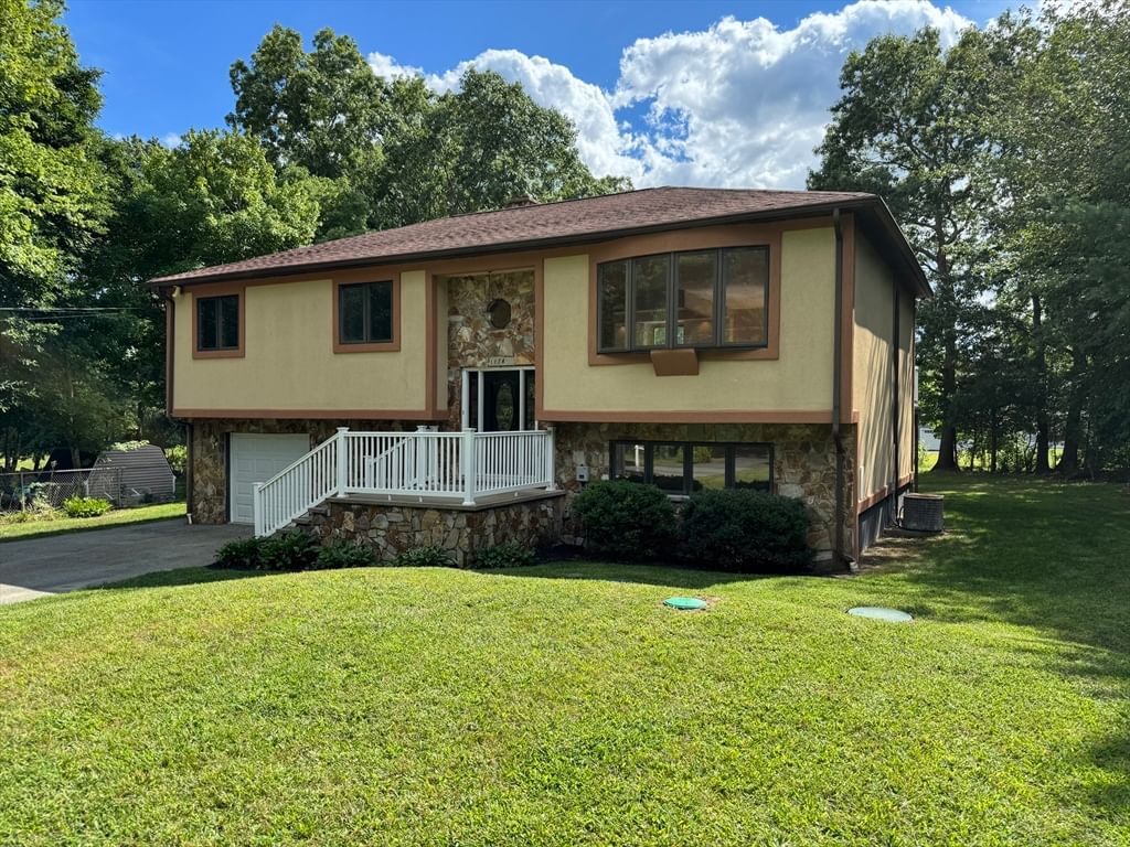 1174 Old Fall River Rd Dartmouth — Photo 2 of 40