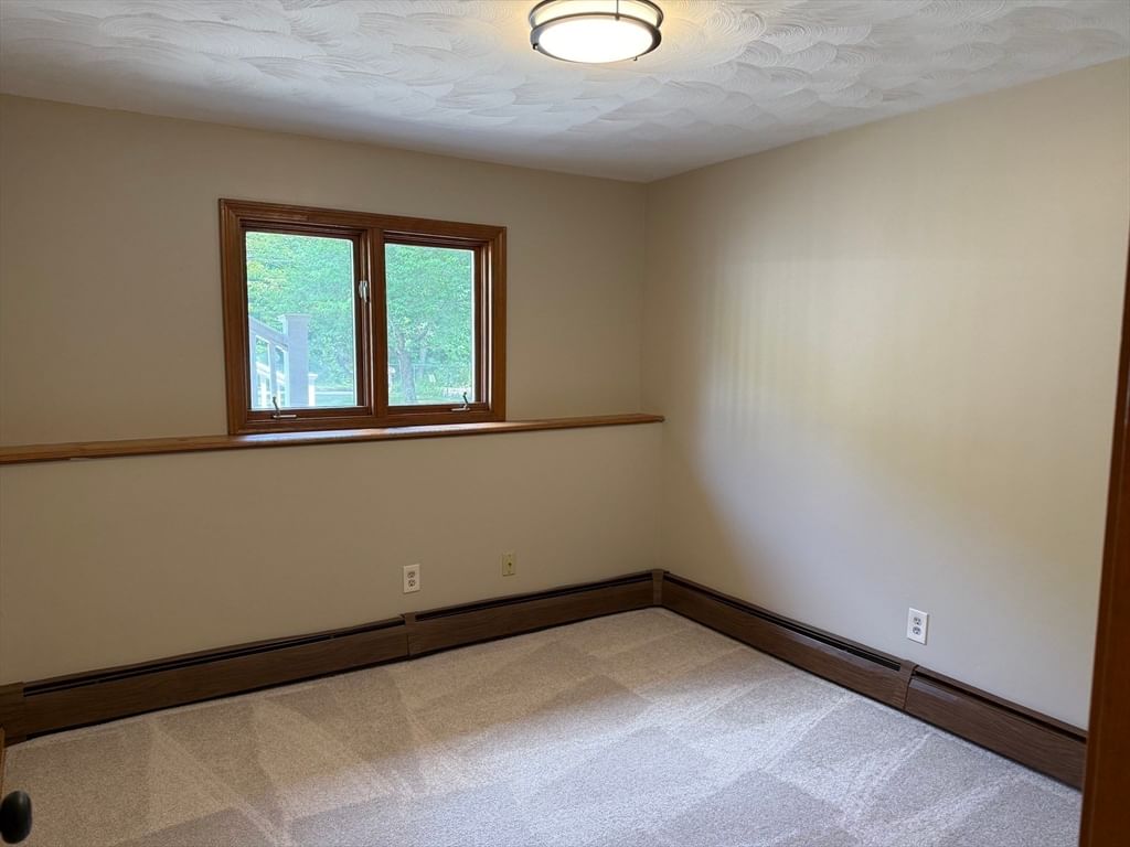 1174 Old Fall River Rd Dartmouth — Photo 27 of 40