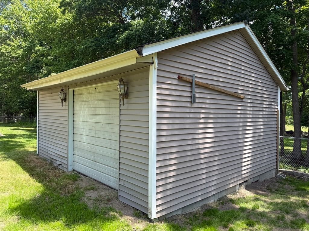 1174 Old Fall River Rd Dartmouth — Photo 34 of 40