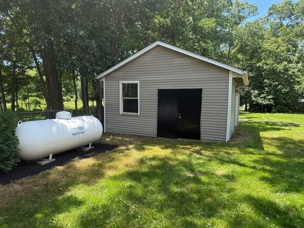 1174 Old Fall River Rd Dartmouth — Photo 35 of 40