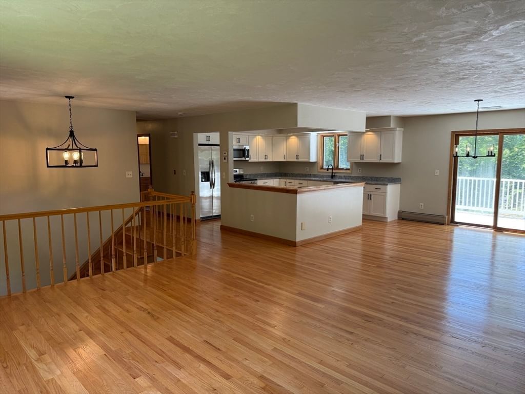 1174 Old Fall River Rd Dartmouth — Photo 4 of 40