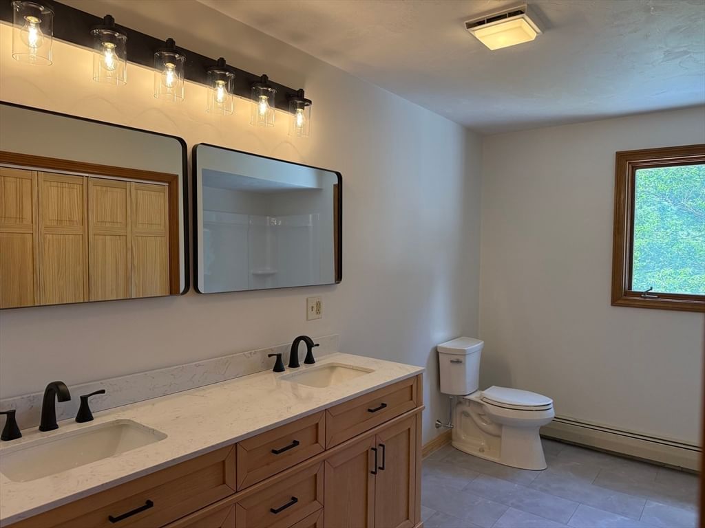 1174 Old Fall River Rd Dartmouth — Photo 9 of 40