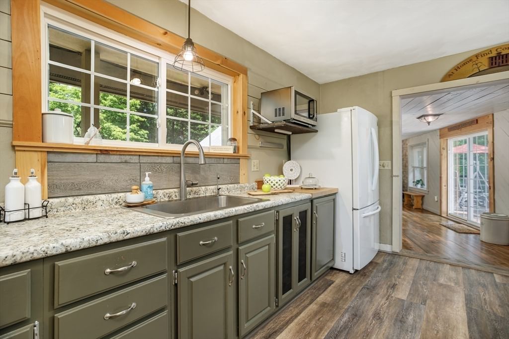17 Mayo Rd, Hubbardston, MA 01452 photo 2