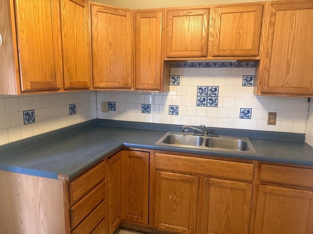 80 Newhall St Springfield — Photo 7 of 21