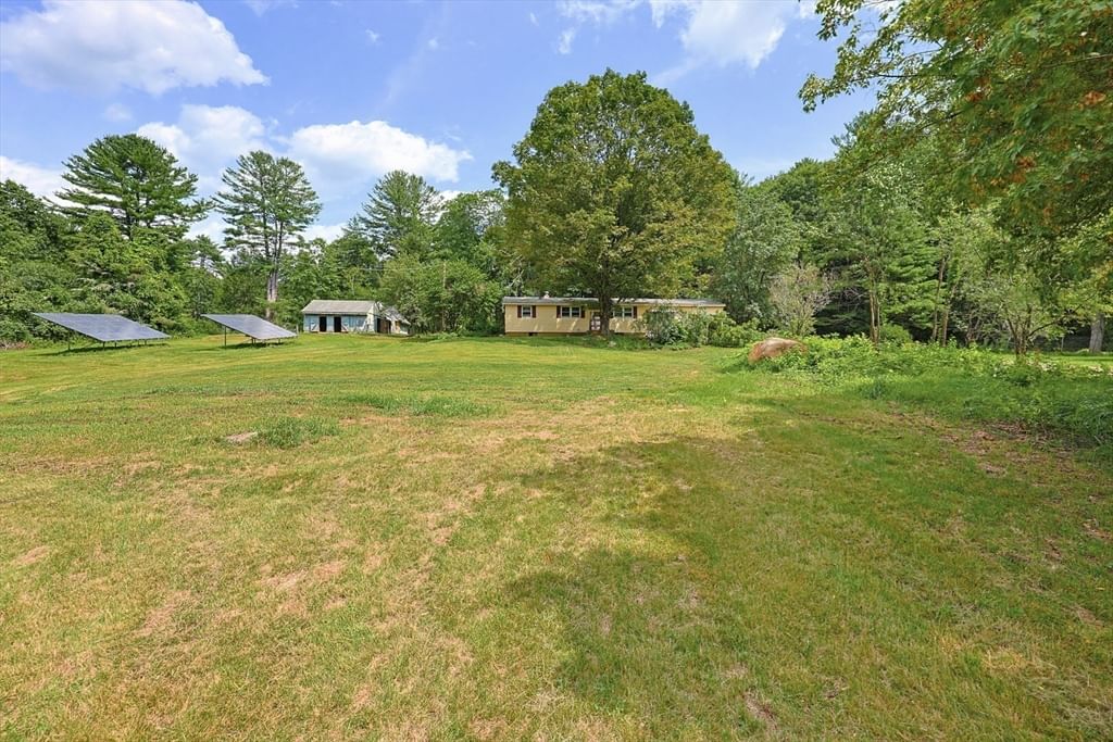 1075 West Brookfield Road New Braintree — Photo 2 of 40