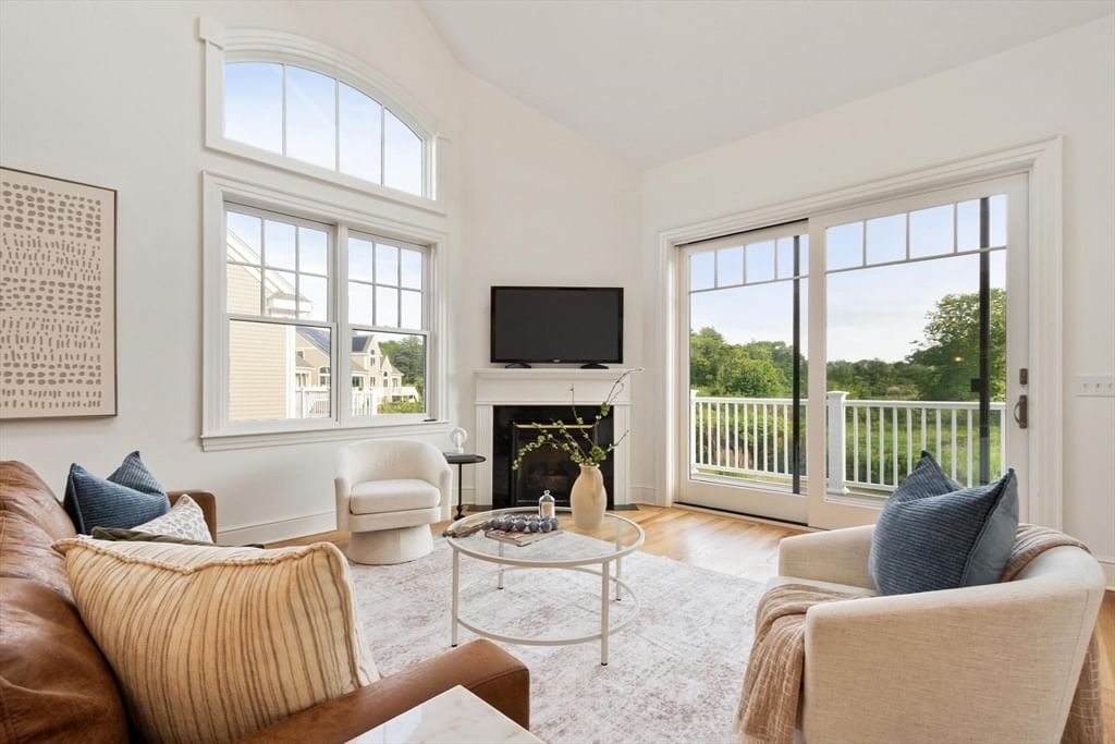 14 Millstone Dr Sherborn — Photo 11 of 27