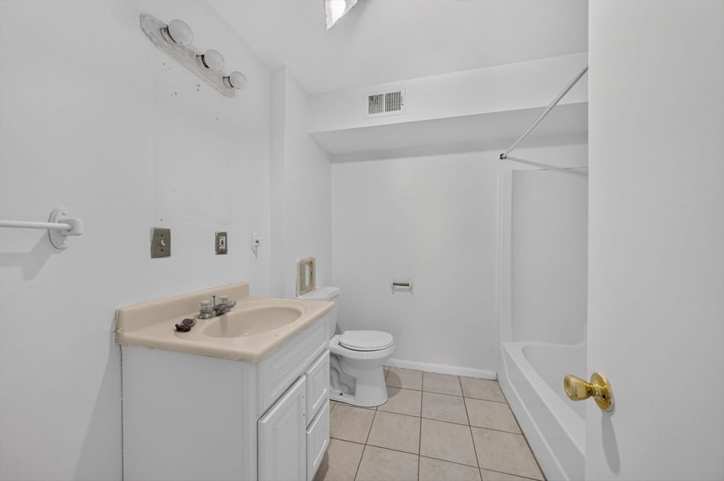 526 3rd St Fall River — Photo 11 of 35