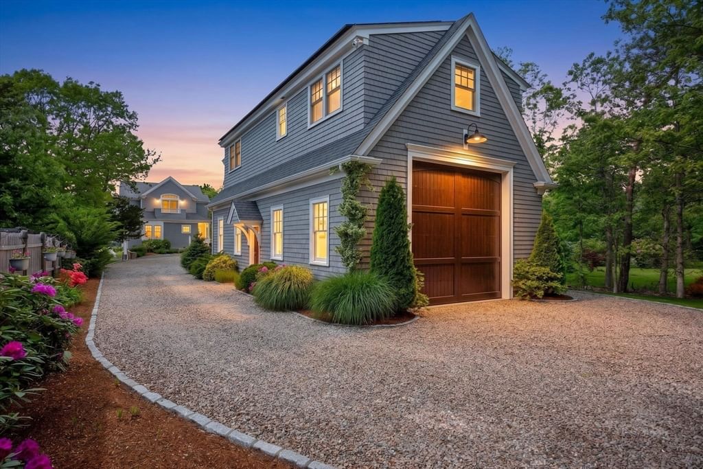 Photo of 357 Monomoscoy Rd, Mashpee, MA