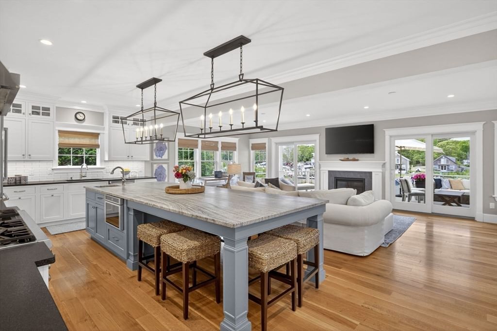 357 Monomoscoy Rd, Mashpee, MA Photo #11