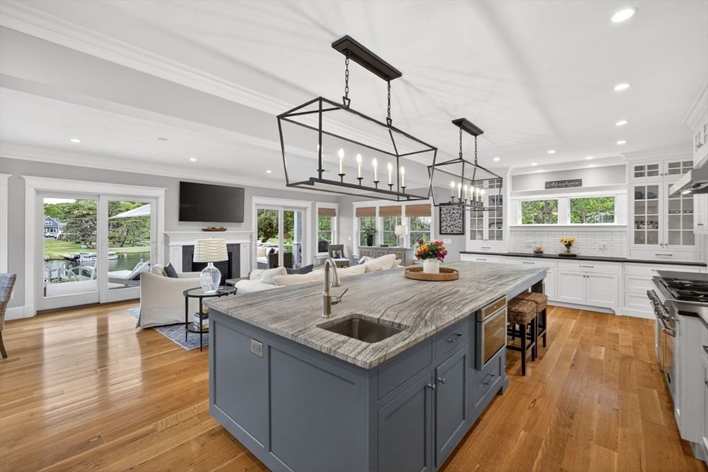 357 Monomoscoy Rd, Mashpee, MA Photo #12