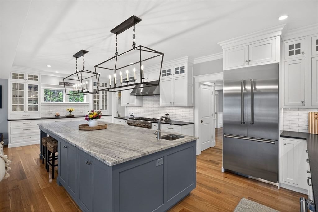 357 Monomoscoy Rd, Mashpee, MA Photo #13