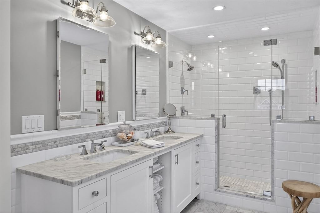 357 Monomoscoy Rd, Mashpee, MA Photo #24