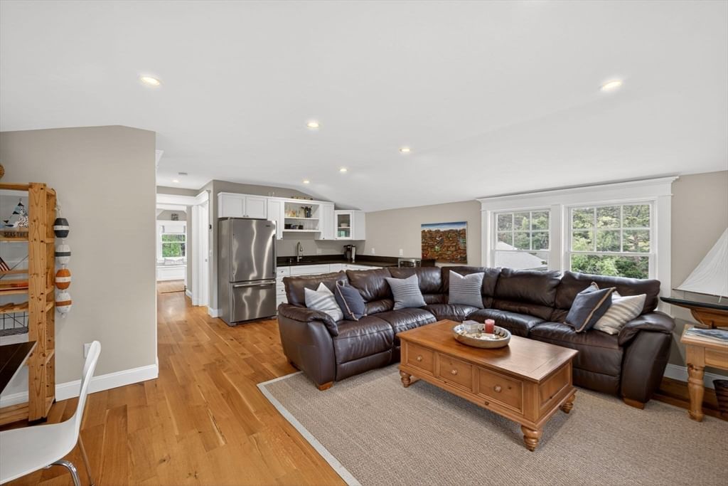357 Monomoscoy Rd, Mashpee, MA Photo #31