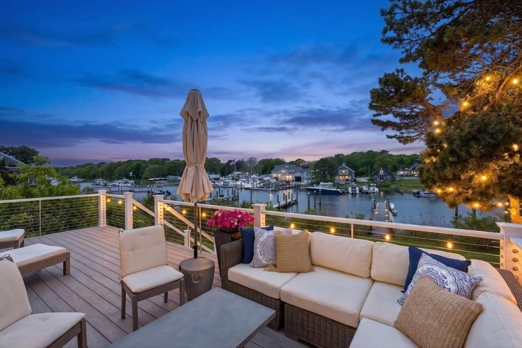 357 Monomoscoy Rd, Mashpee, MA Photo #8