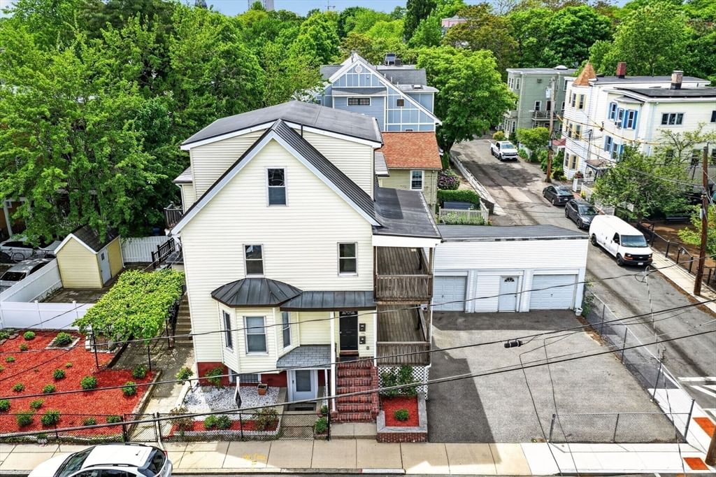 29 Hanson St Somerville — Photo 3 of 29