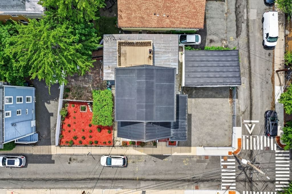 29 Hanson St Somerville — Photo 4 of 29
