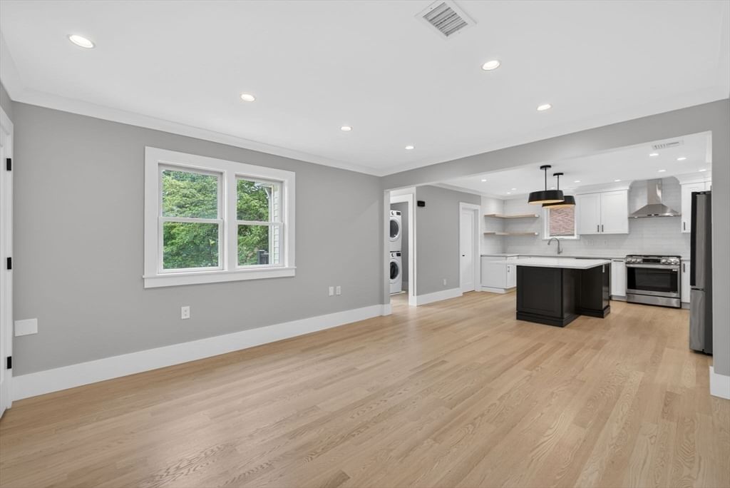 29 Hanson St Somerville — Photo 6 of 29