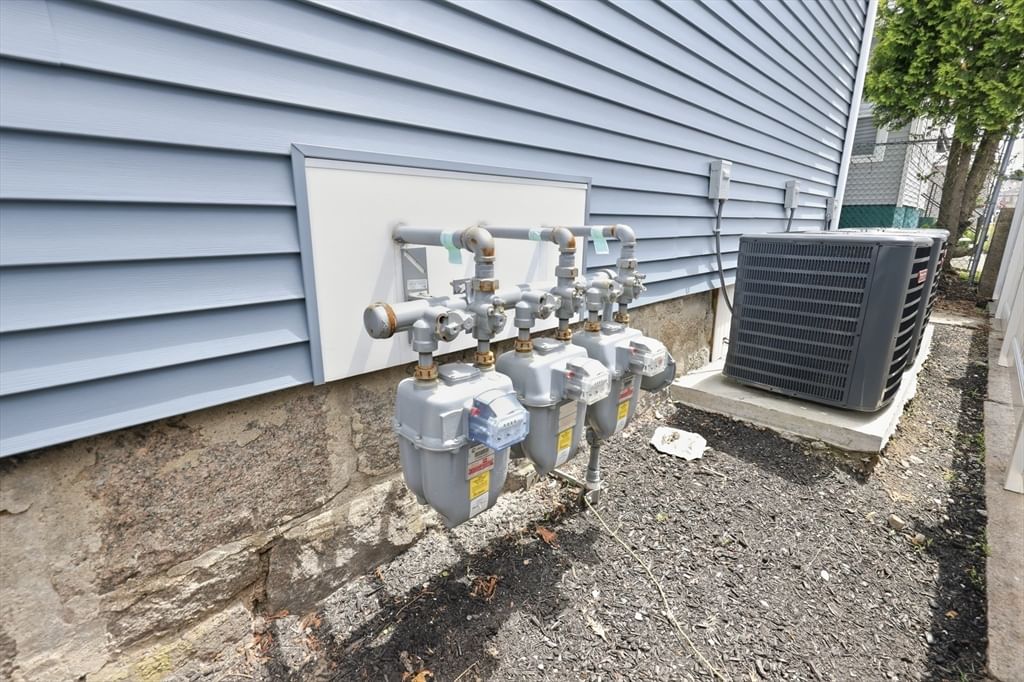 489 Spring Fall River — Photo 18 of 40