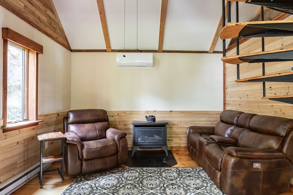 185 Black Cat Road Plymouth — Photo 13 of 41