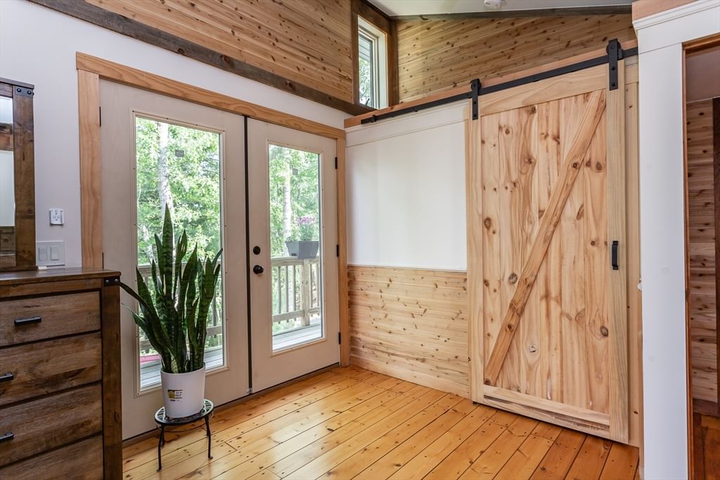 185 Black Cat Road Plymouth — Photo 19 of 41