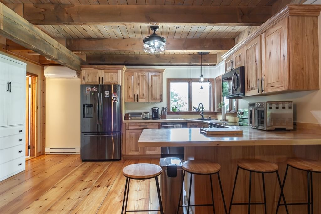185 Black Cat Road Plymouth — Photo 7 of 41