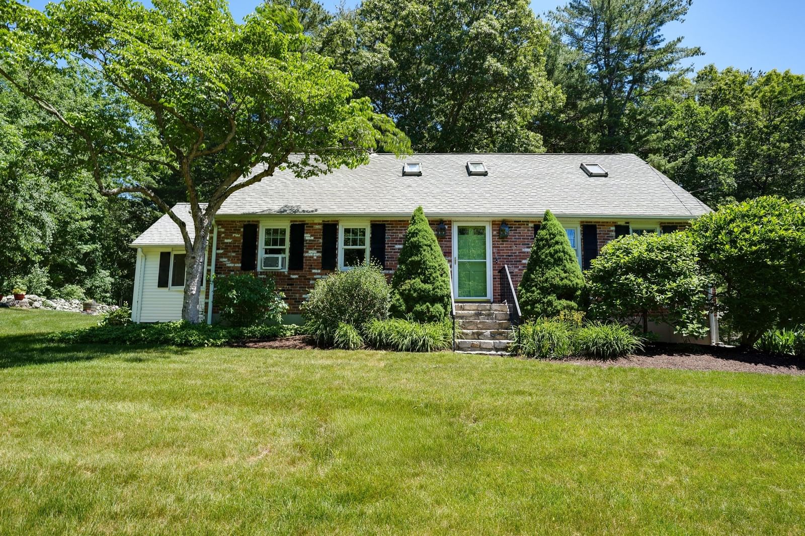42 Ball St Northborough — Photo 1 of 41