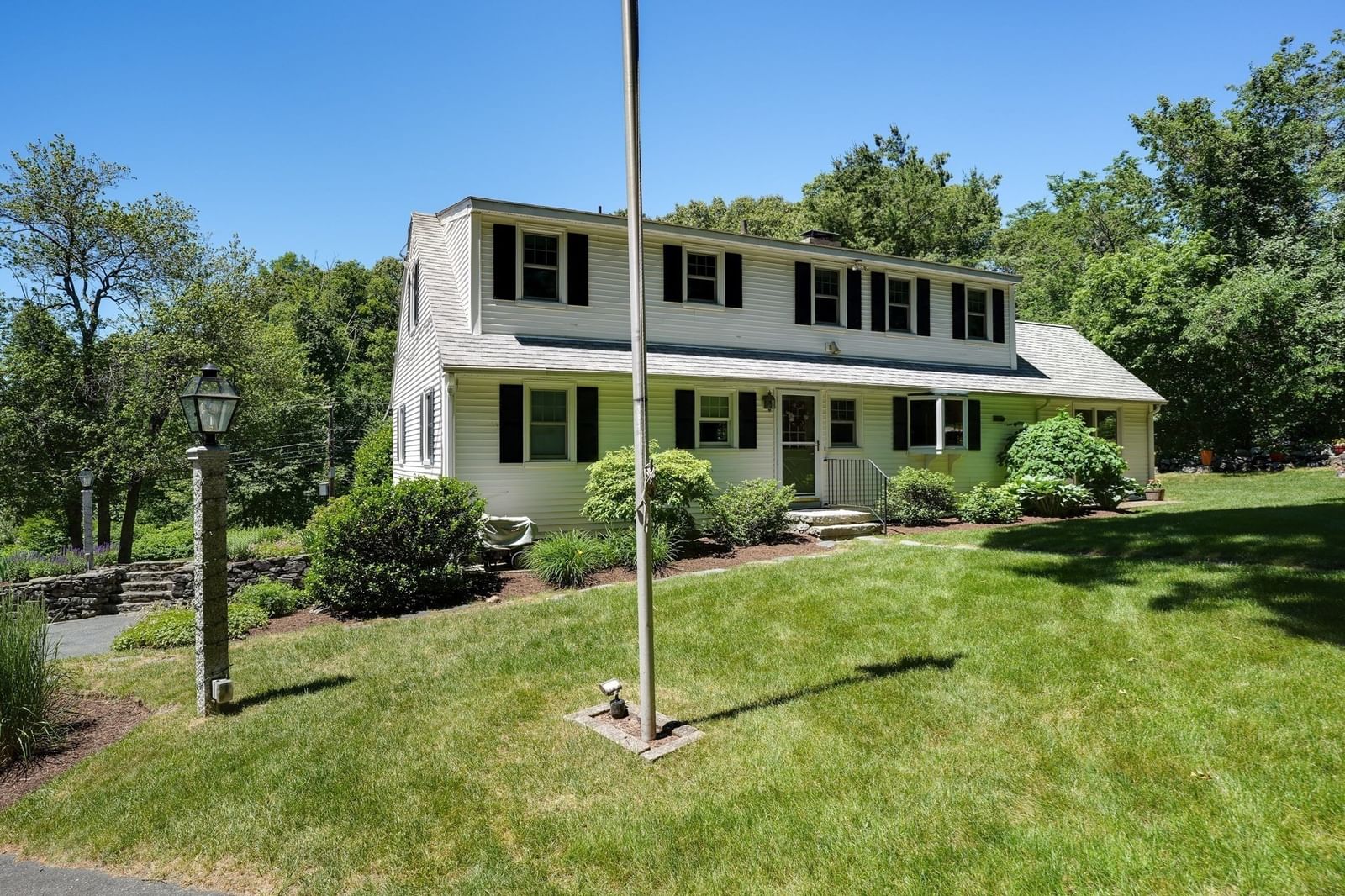 42 Ball St Northborough — Photo 6 of 41