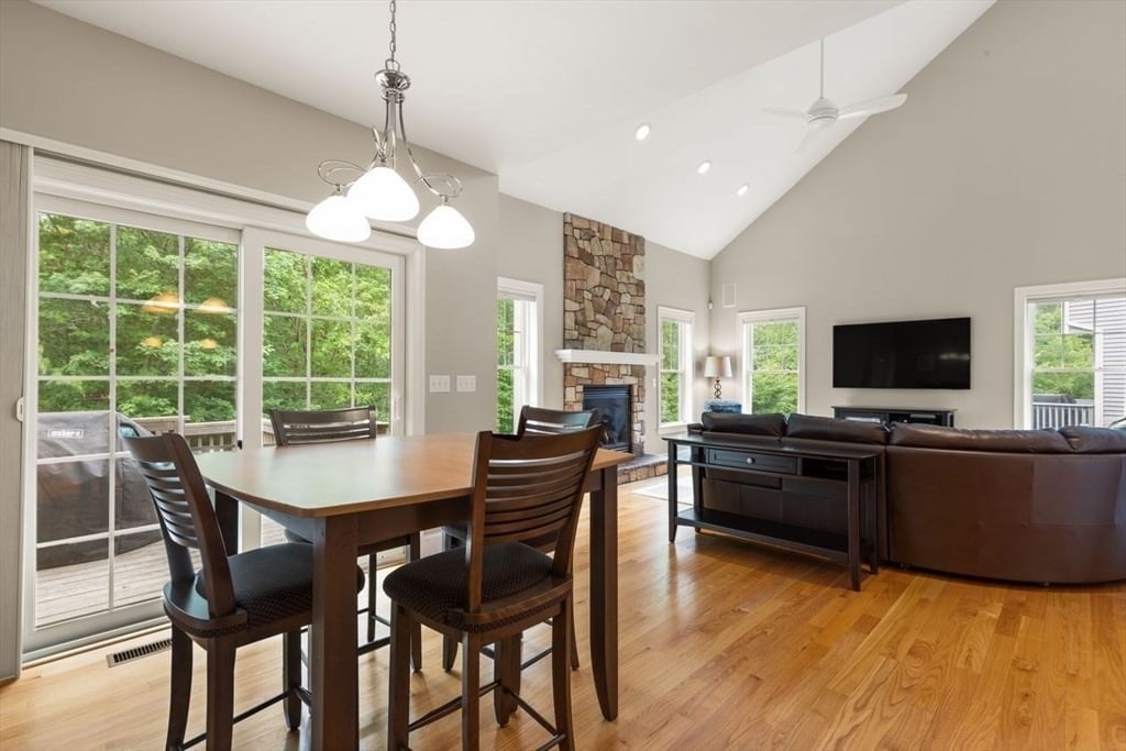 43 Winterberry Ln Easton — Photo 15 of 40