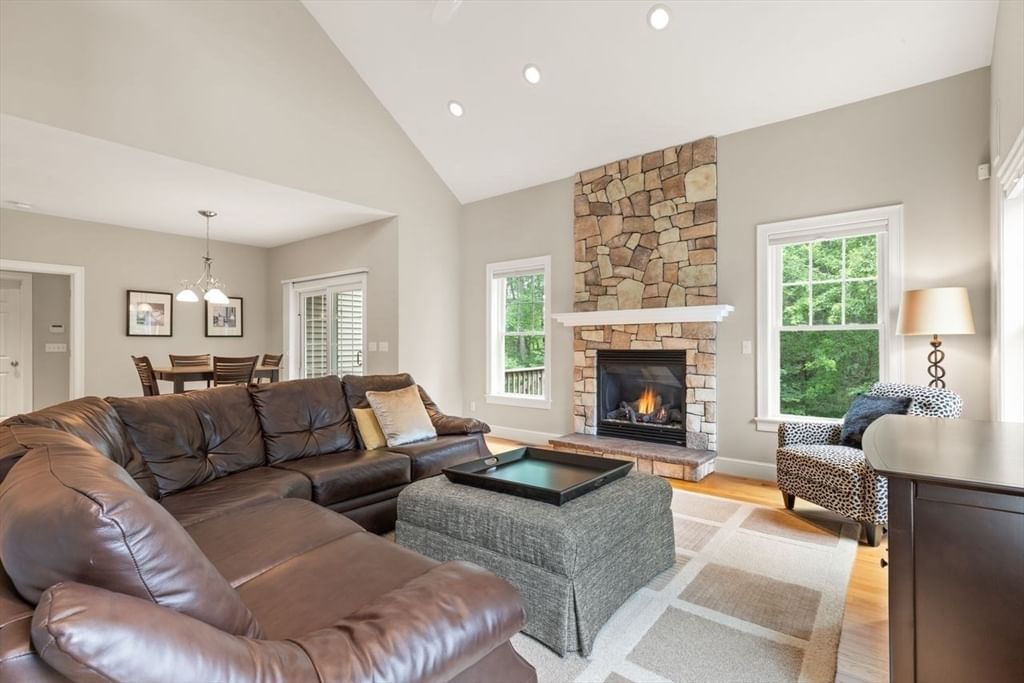 43 Winterberry Ln Easton — Photo 8 of 40
