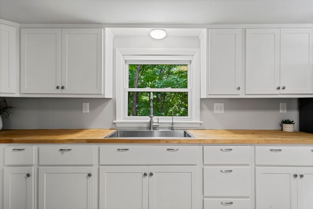 140 Highland Ave, Russell, MA 01071 photo 2