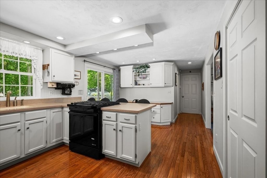 108 Marston Ave Barnstable — Photo 7 of 42