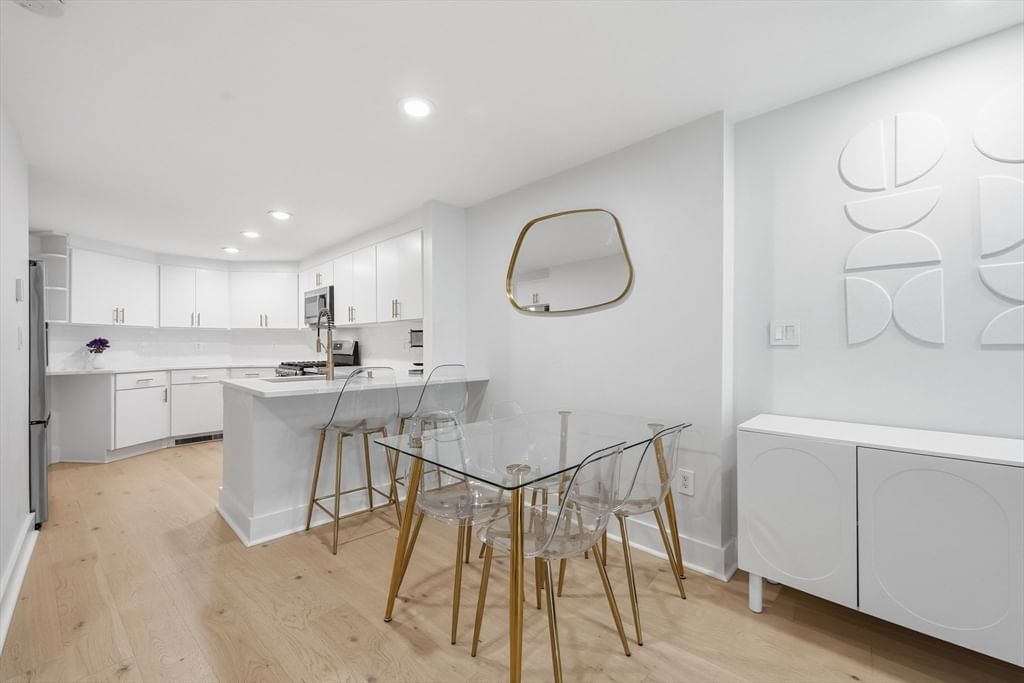 15 Cazenove St #1 Boston — Photo 8 of 32