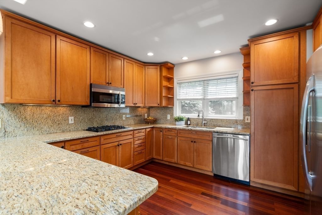 10 Shore Rd Plymouth — Photo 12 of 42