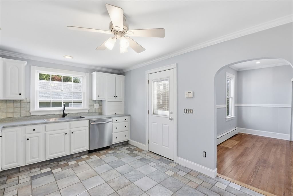 501 Pine St Fall River — Photo 9 of 42