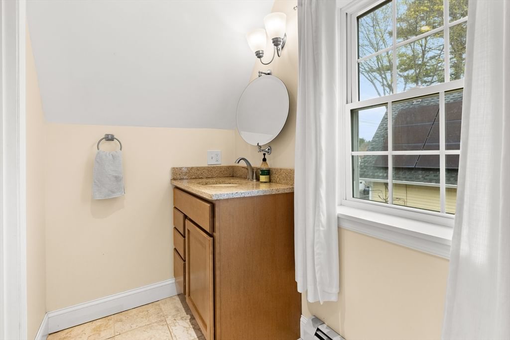 229 Highland St Hamilton — Photo 21 of 39