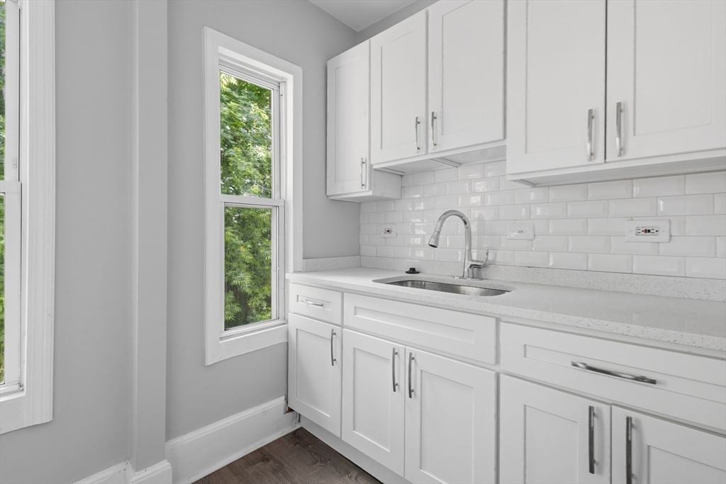 1524 Main St Worcester — Photo 15 of 41