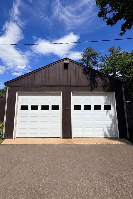 25 Beacon St, Amesbury, MA 01913 photo 2