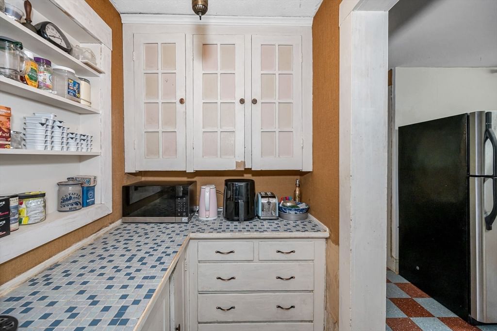 39 Holman Rd Newton — Photo 12 of 42