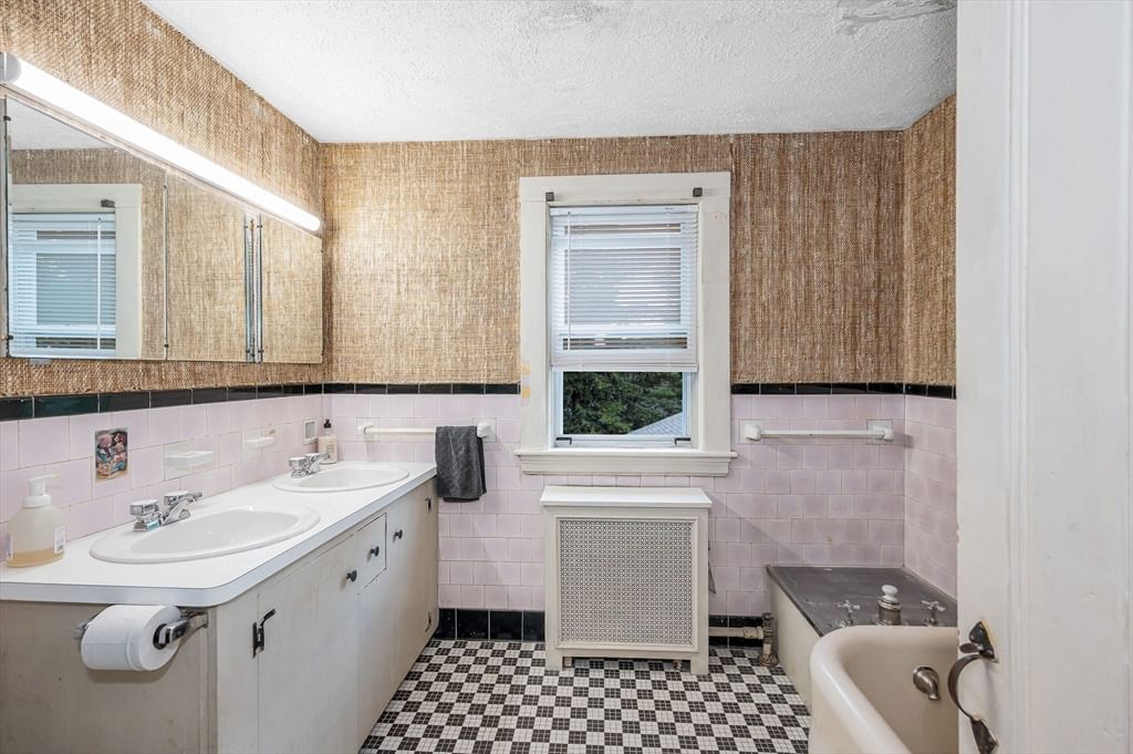 39 Holman Rd Newton — Photo 29 of 42