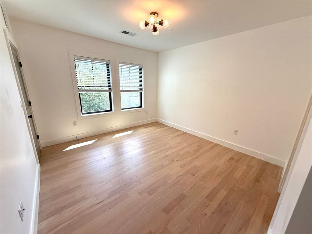 52 Withington St #7 Boston — Photo 14 of 32
