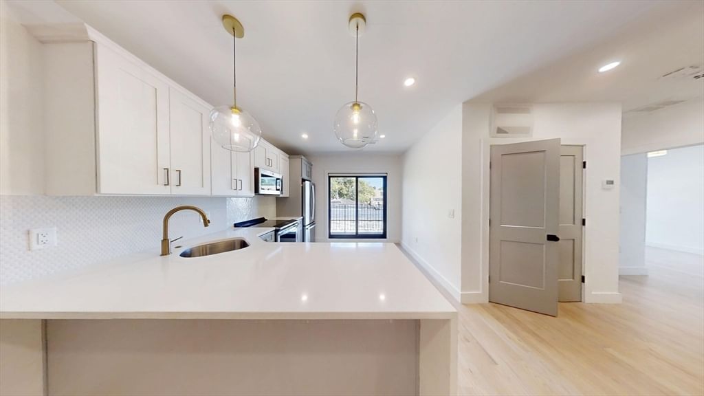 52 Withington St #7 Boston — Photo 5 of 32